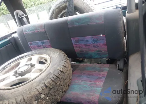 1996 Geo Tracker из США, поврежденный, VIN 2CNBJ1860T6910906